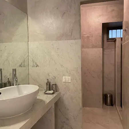 Santi Quattro Al Colosseo לינה וארוחת בוקר 4*