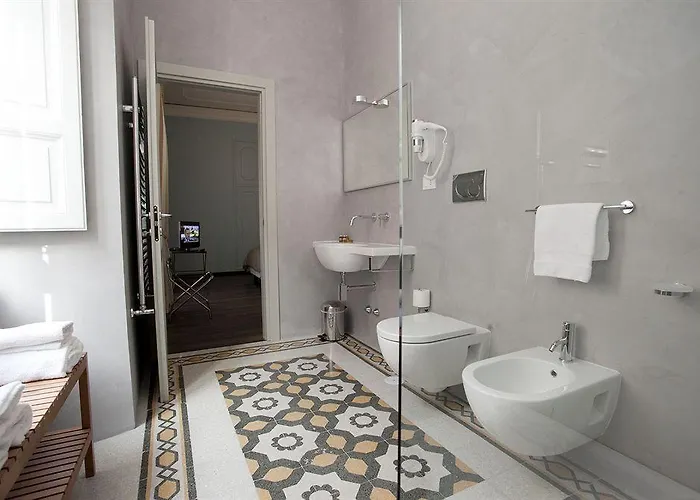 לינה וארוחת בוקר Santi Quattro Al Colosseo רומא