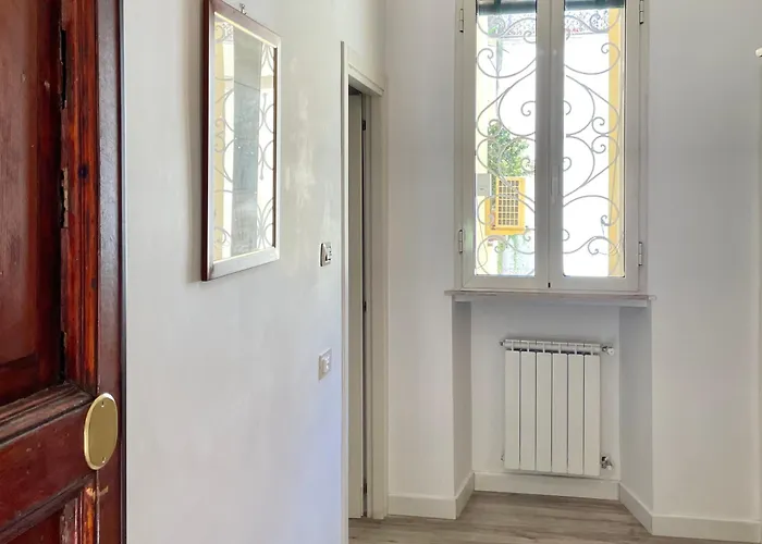 לינה וארוחת בוקר Santi Quattro Al Colosseo 4*