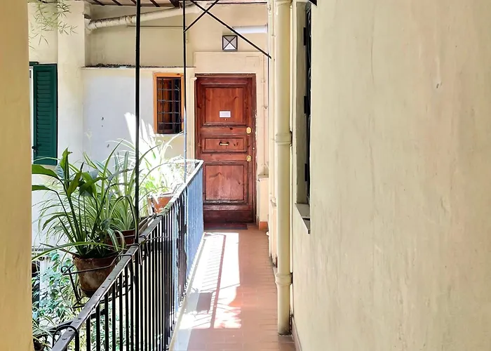 לינה וארוחת בוקר Santi Quattro Al Colosseo רומא