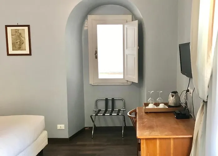 לינה וארוחת בוקר Santi Quattro Al Colosseo 4*