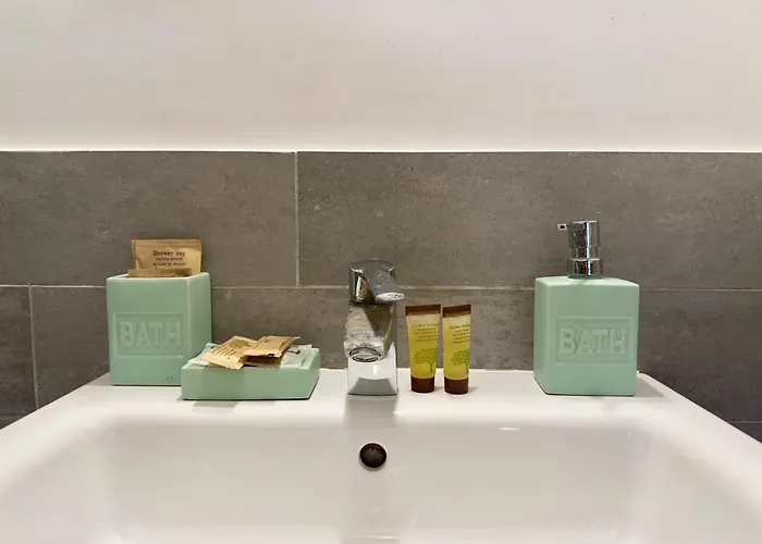 לינה וארוחת בוקר Santi Quattro Al Colosseo 4*