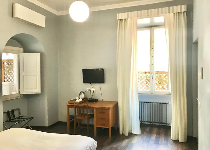 Santi Quattro Al Colosseo לינה וארוחת בוקר 4*