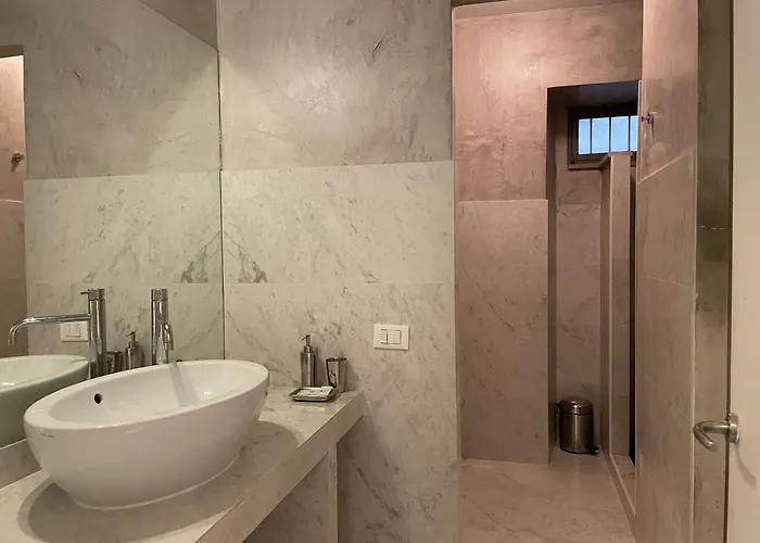 Santi Quattro Al Colosseo לינה וארוחת בוקר 4*