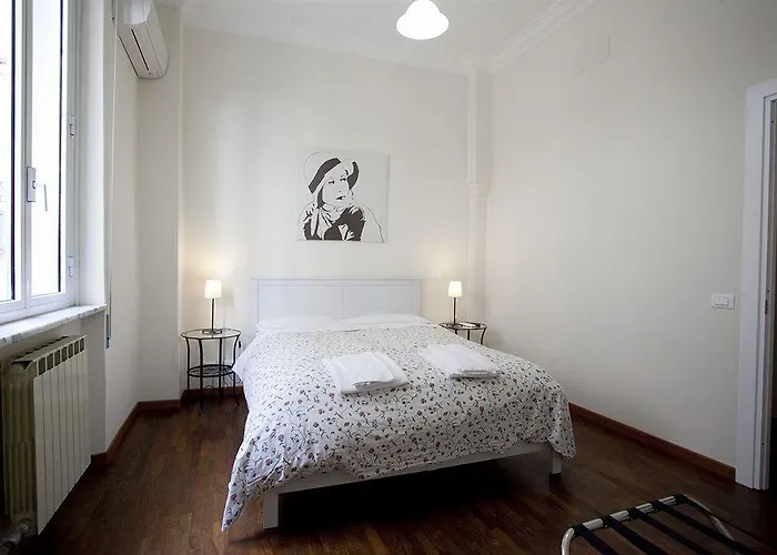 לינה וארוחת בוקר Santi Quattro Al Colosseo 4*