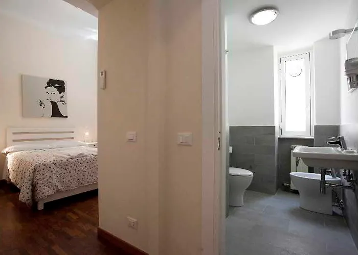 Santi Quattro Al Colosseo לינה וארוחת בוקר רומא