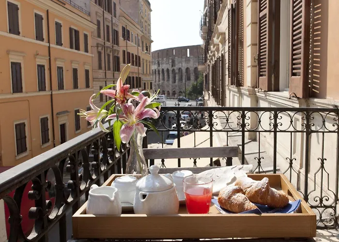 לינה וארוחת בוקר Santi Quattro Al Colosseo רומא