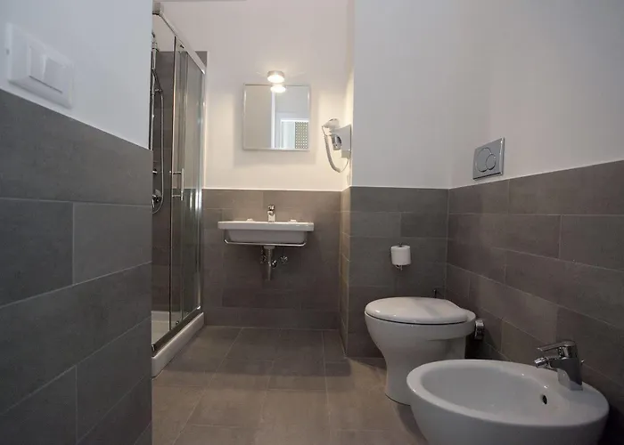 לינה וארוחת בוקר Santi Quattro Al Colosseo רומא