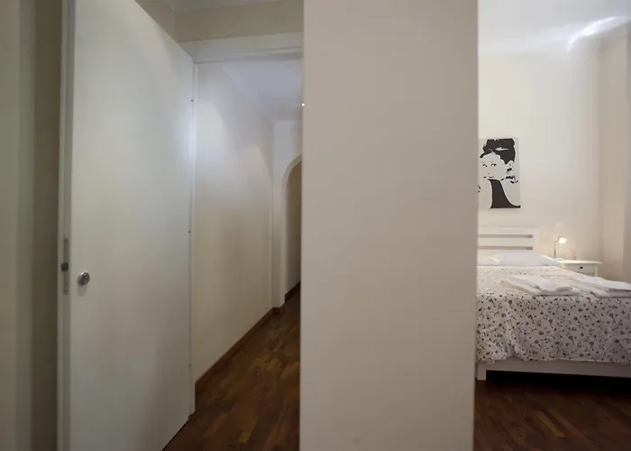 Santi Quattro Al Colosseo לינה וארוחת בוקר 4*