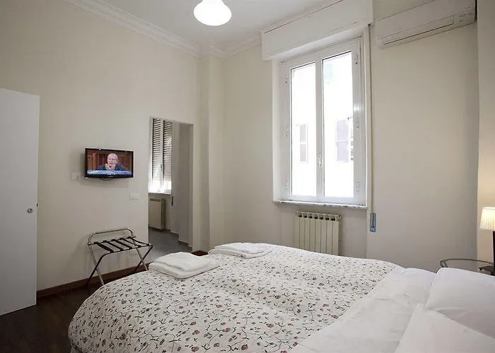 לינה וארוחת בוקר Santi Quattro Al Colosseo 4*