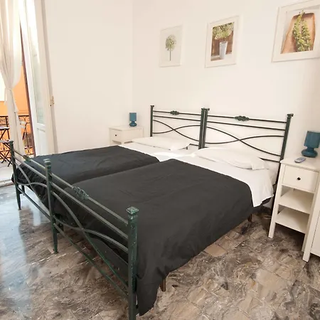 Bed & Breakfast Santi Quattro Al Colosseo 4*